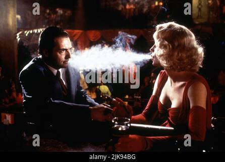 Sean Young & Armand Assante film: Fatal instinct (1993) personnages: Lola Cain & Ned Ravine Directeur: Carl Reiner 29 octobre 1993 **AVERTISSEMENT** cette photographie est destinée à un usage éditorial exclusif et est le droit d'auteur de MGM et/ou du photographe assigné par la Société de film ou de production et ne peut être reproduite que par des publications en conjonction avec la promotion du film ci-dessus. Un crédit obligatoire pour MGM est requis. Le photographe doit également être crédité lorsqu'il est connu. Aucune utilisation commerciale ne peut être accordée sans l'autorisation écrite de la Société du film. Banque D'Images