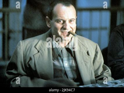 Joe Pesci film: The public Eye (1992) personnages: Leon Bernstein Directeur: Howard Franklin 15 septembre 1992 **AVERTISSEMENT** cette photographie est destinée à un usage éditorial exclusif et est le droit d'auteur d'UNIVERSAL et/ou du photographe attribué par la Société de film ou de production et ne peut être reproduite que par des publications en conjonction avec la promotion du film ci-dessus. Un crédit obligatoire pour UNIVERSEL est requis. Le photographe doit également être crédité lorsqu'il est connu. Aucune utilisation commerciale ne peut être accordée sans l'autorisation écrite de la Société du film. Banque D'Images