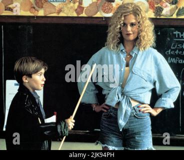 Michael Patrick carter & Melanie Griffith film: Milk Money (1994) personnages: Frank Wheeler & V Director: Richard Benjamin 31 août 1994 **AVERTISSEMENT** cette photographie est destinée à un usage éditorial exclusif et est le droit d'auteur de PARAMOUNT et/ou du photographe attribué par la Société de film ou de production et ne peut être reproduite que par des publications en conjonction avec la promotion du film ci-dessus. Un crédit obligatoire pour PARAMOUNT est requis. Le photographe doit également être crédité lorsqu'il est connu. Aucune utilisation commerciale ne peut être accordée sans l'autorisation écrite de la Société du film. Banque D'Images