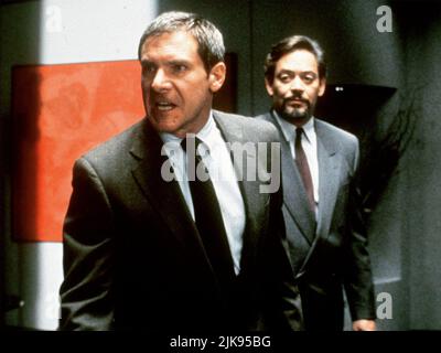 Harrison Ford & Raul Julia film: Présumé innocent (USA 1990) personnages: Rusty Sabich & Alejandro 'stern' / Literaturverfilmung (basé sur le livre de Scott Turow) Directeur: Alan J. Pakula 25 juillet 1990 **AVERTISSEMENT** cette photographie est à usage éditorial exclusif et est le copyright de WARNER BROS. Et/ou le photographe assigné par la Société de film ou de production et ne peut être reproduite que par des publications dans le cadre de la promotion du film ci-dessus. Un crédit obligatoire pour WARNER BROS est requis. Le photographe doit également être crédité lorsqu'il est connu. Aucune utilisation commerciale ne peut être accordée W Banque D'Images