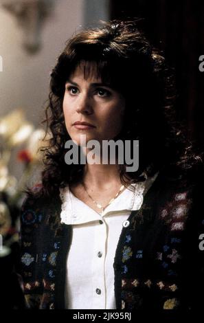 Ally Sheedy film: Seulement les personnages Lonely (USA 1991): Theresa Luna Directeur: Chris Columbus 24 mai 1991 **AVERTISSEMENT** cette photographie est destinée à un usage éditorial exclusif et est le copyright de 20th CENTURY KOX et/ou le photographe assigné par la Société de film ou de production et ne peut être reproduite que par des publications en conjonction avec la promotion du film ci-dessus. Un crédit obligatoire pour 20th CENTURY KOX est requis. Le photographe doit également être crédité lorsqu'il est connu. Aucune utilisation commerciale ne peut être accordée sans l'autorisation écrite de la Société du film. Banque D'Images