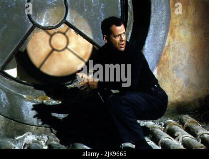 Bruce Willis film: Hudson Hawk (USA 1991) personnages: Hudson Hawk Directeur: Michael Lehmann 24 mai 1991 **AVERTISSEMENT** cette photographie est à usage éditorial exclusif et est le droit d'auteur de COLUMBIA TRISTAR et/ou le photographe assigné par la Société du film ou de la production et ne peut être reproduite que par des publications dans le cadre de la promotion du film ci-dessus. Un crédit obligatoire pour COLUMBIA TRISTAR est requis. Le photographe doit également être crédité lorsqu'il est connu. Aucune utilisation commerciale ne peut être accordée sans l'autorisation écrite de la Société du film. Banque D'Images