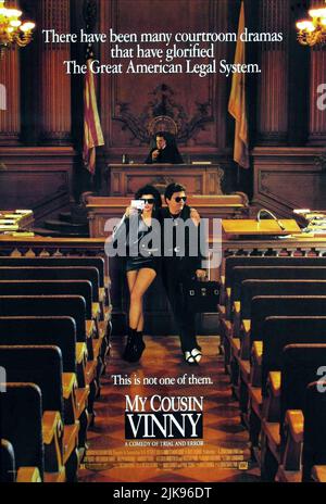 Marisa Tomei & Joe Pesci Poster film: My Cousin Vinny (1992) personnages: Mona Lisa Vito & Director: Jonathan Lynn 13 mars 1992 **AVERTISSEMENT** cette photographie est à usage éditorial exclusif et est le droit d'auteur de 20 CENTURY FOX et/ou le photographe assigné par la Société de film ou de production et ne peut être reproduite que par des publications dans le cadre de la promotion du film ci-dessus. Un crédit obligatoire à 20 CENTURY FOX est requis. Le photographe doit également être crédité lorsqu'il est connu. Aucune utilisation commerciale ne peut être accordée sans l'autorisation écrite de la Société du film. Banque D'Images