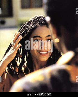 Jada Pinkett Smith film: Menace II Society (1993) personnages: Ronnie (comme Jada Pinkett) Directeur: Albert Hughes 26 mai 1993 **AVERTISSEMENT** cette photographie est destinée à un usage éditorial exclusif et est le droit d'auteur de LA NOUVELLE LIGNE et/ou du photographe assigné par la Société de film ou de production et ne peut être reproduite que par des publications en conjonction avec la promotion du film ci-dessus. Un crédit obligatoire pour LA NOUVELLE LIGNE est requis. Le photographe doit également être crédité lorsqu'il est connu. Aucune utilisation commerciale ne peut être accordée sans l'autorisation écrite de la Société du film. Banque D'Images