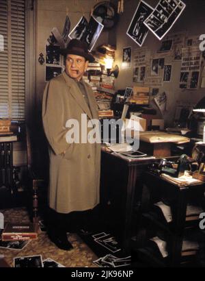 Joe Pesci film: The public Eye (1994) personnages: Leon Bernstein Directeur: Howard Franklin 15 septembre 1992 **AVERTISSEMENT** cette photographie est destinée à un usage éditorial exclusif et est le droit d'auteur d'UNIVERSAL et/ou du photographe attribué par la Société de film ou de production et ne peut être reproduite que par des publications en conjonction avec la promotion du film ci-dessus. Un crédit obligatoire pour UNIVERSEL est requis. Le photographe doit également être crédité lorsqu'il est connu. Aucune utilisation commerciale ne peut être accordée sans l'autorisation écrite de la Société du film. Banque D'Images