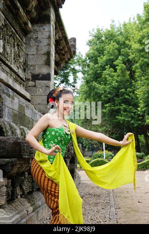 Danseurs traditionnels indonésiens avec des vêtements traditionnels qui sont appelés kemben Banque D'Images