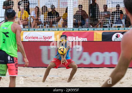 Termoli, Campobasso, Italie. 30th juillet 2022. Daniele Lupo au 1st jour du championnat italien de Beach volley à Termoli (CB) - Italie (Credit image: © Elena Vizoca/Pacific Press via ZUMA Press Wire) Banque D'Images