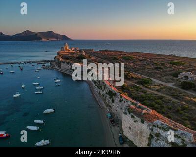 Vue aérienne sur le château de Methoni et la ville fortifiée. C'est l'un des plus importants et le plus grand château de la mer Méditerranée, un incontournable de pla Banque D'Images