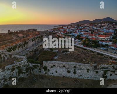 Vue aérienne sur le château de Methoni et la ville fortifiée. C'est l'un des plus importants et le plus grand château de la mer Méditerranée, un incontournable de pla Banque D'Images