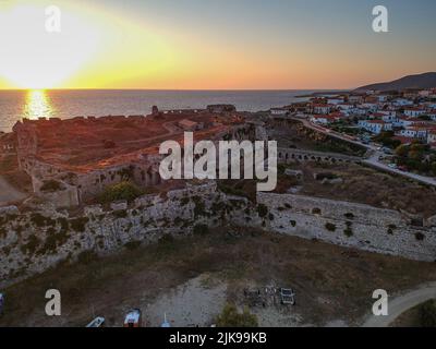 Vue aérienne sur le château de Methoni et la ville fortifiée. C'est l'un des plus importants et le plus grand château de la mer Méditerranée, un incontournable de pla Banque D'Images