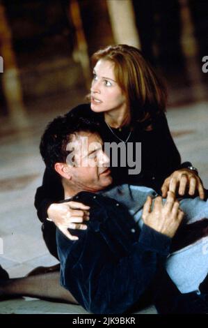 Mel Gibson & Julia Roberts film: Conspirat Theory (USA 1997) personnages: Jerry Fletcher & Alice Sutton Directeur: Richard donner 04 août 1997 **AVERTISSEMENT** cette photographie est à usage éditorial exclusif et est le copyright de WARNER BROS. Et/ou le photographe assigné par la Société du film ou de la production et ne peut être reproduite que par des publications dans le cadre de la promotion du film ci-dessus. Un crédit obligatoire pour WARNER BROS est requis. Le photographe doit également être crédité lorsqu'il est connu. Aucune utilisation commerciale ne peut être accordée sans l'autorisation écrite de la Société du film. Banque D'Images