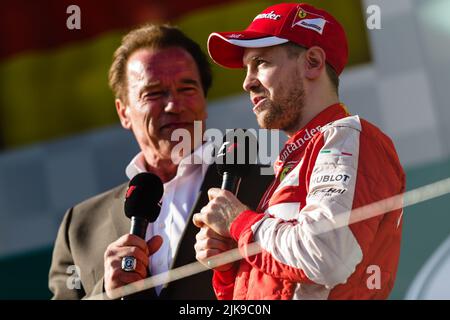 Arnold Schwarzenegger interview Sebastian Vettel Banque D'Images