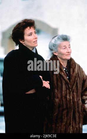 Emma Thompson & Phyllida Law film The Winter Guest (UK/USA 1997) personnages : Frances & Elspeth réalisateur : Alan Rickman 28 août 1997 **AVERTISSEMENT** cette photographie est réservée à un usage éditorial et est protégée par les droits d'auteur de CHANNEL FOUR films et/ou du photographe désigné par The film or production Company et ne peut être reproduite que par des publications en liaison avec la promotion du film ci-dessus. Un crédit obligatoire pour DIFFUSER QUATRE films est requis. Le photographe doit également être crédité lorsqu'il est connu. Aucune utilisation commerciale ne peut être accordée sans autorisation écrite de The film Company. Banque D'Images
