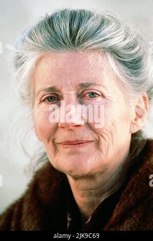 Phyllida Law film The Winter Guest (UK/USA 1997) personnages : Elspeth réalisateur : Alan Rickman 28 août 1997 **AVERTISSEMENT** cette photographie est réservée à un usage éditorial et est protégée par les droits d'auteur de CHANNEL FOUR films et/ou du photographe désigné par The film or production Company et ne peut être reproduite que par des publications dans le cadre de la promotion du film ci-dessus. Un crédit obligatoire pour DIFFUSER QUATRE films est requis. Le photographe doit également être crédité lorsqu'il est connu. Aucune utilisation commerciale ne peut être accordée sans autorisation écrite de The film Company. Banque D'Images