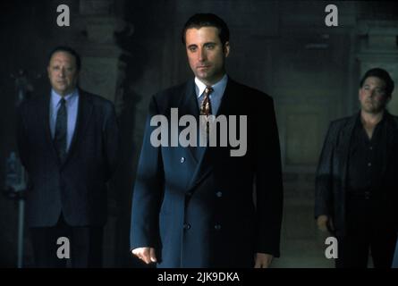 Andy Garcia film Things to Do in Denver When You're Dead (1995) personnages : Jimmy 'The Saint' Tosnia réalisateur : Gary Fleder 02 mai 1995 **AVERTISSEMENT** cette photographie est réservée à un usage éditorial et est protégée par les droits d'auteur de WOODS ENTERTAINMENT et/ou du photographe assigné par The film or production Company et ne peut être reproduite que par des publications en conjonction avec la promotion du film ci-dessus. Un crédit obligatoire pour WOODS ENTERTAINMENT est requis. Le photographe doit également être crédité lorsqu'il est connu. Aucune utilisation commerciale ne peut être accordée sans autorisation écrite de The film Company. Banque D'Images