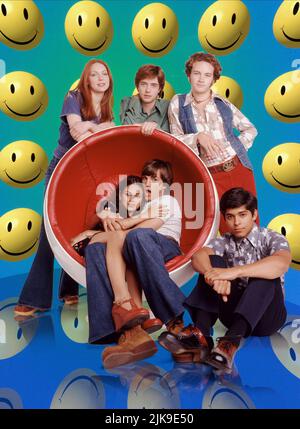 Mila Kunis, Ashton Kutcher, Wilmer Valderrama, Lisa Robin Kelly, Topher Grace & Danny Masterson Television: This '70s Show (TV-Serie) personnages: Jackie Burkhart, Michael Kelso, Fez, Laurie Forman, Eric Forman, Steven Hyde USA 1998–2006, 23 août 1998 **AVERTISSEMENT** cette photographie est destinée à un usage éditorial exclusif et est protégée par les droits d'auteur de FOX NETWORK et/ou du photographe attribué par la Société de film ou de production et ne peut être reproduite que par des publications dans le cadre de la promotion du film ci-dessus. Un crédit obligatoire pour LE RÉSEAU FOX est requis. Le photographe doit également être crédité Banque D'Images