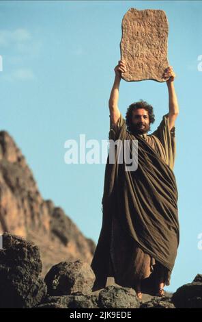 Ben Kingsley film: Moses; (1995) personnages: Moses Directeur: Roger Young 20 décembre 1995 **AVERTISSEMENT** cette photographie est à usage éditorial exclusif et est le droit d'auteur de BSKYB et/ou le photographe assigné par la Société de film ou de production et ne peut être reproduite que par des publications dans le cadre de la promotion du film ci-dessus. Un crédit obligatoire pour BSKYB est requis. Le photographe doit également être crédité lorsqu'il est connu. Aucune utilisation commerciale ne peut être accordée sans l'autorisation écrite de la Société du film. Banque D'Images