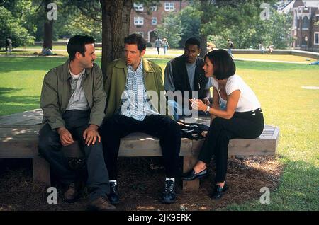 David Arquette, Jamie Kennedy, Duane Martin & Courteney Cox film : Scream 2 (USA 1997) personnages : Dwight « Dewey » Riley, Randy Meeks, Joel Jones & Gale Weathers Directeur : WES Craven 10 décembre 1997 **AVERTISSEMENT** cette photographie est destinée à un usage éditorial exclusif et est protégée par les droits d'auteur des FILMS DIMENSION et/ou du photographe attribué par la Société de film ou de production et ne peut être reproduite que par des publications dans le cadre de la promotion du film ci-dessus. Un crédit obligatoire pour LES FILMS DIMENSION est requis. Le photographe doit également être crédité lorsqu'il est connu. Aucune utilisation commerciale ne peut être accordée sans Banque D'Images