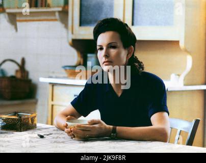 Carole bouquet film: Lucie Aubrac (1998) personnages: Lucie Aubrac Directeur: Claude Berri 26 février 1997 **AVERTISSEMENT** cette photographie est à usage éditorial exclusif et est le droit d'auteur des FILMS D'OCTOBRE et/ou du photographe assigné par la Société de film ou de production et ne peut être reproduite que par des publications en conjonction avec la promotion du film ci-dessus. Un crédit obligatoire pour LES FILMS D'OCTOBRE est requis. Le photographe doit également être crédité lorsqu'il est connu. Aucune utilisation commerciale ne peut être accordée sans l'autorisation écrite de la Société du film. Banque D'Images