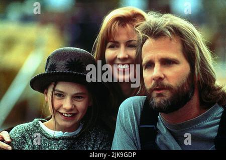 Anna Paquin, Dana Delany et Jeff Daniels film : Fly Away Home (1996) personnages : Amy Alden, Susan Barnes & Thomas « Tom » Alden Directeur : Carroll Ballard 05 septembre 1996 **AVERTISSEMENT** cette photographie est à usage éditorial exclusif et est le droit d'auteur de COLUMBIA et/ou le photographe assigné par la Société du film ou de la production et ne peut être reproduite que par des publications dans le cadre de la promotion du film ci-dessus. Un crédit obligatoire pour LA COLOMBIE est requis. Le photographe doit également être crédité lorsqu'il est connu. Aucune utilisation commerciale ne peut être accordée sans l'autorisation écrite de la Société du film. Banque D'Images