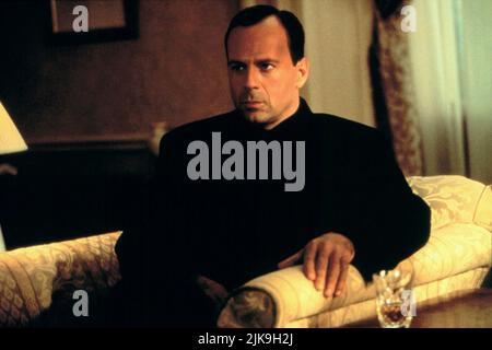 Bruce Willis film The Jackal (1997) personnages : The Jackal réalisateur : Michael Caton-Jones 14 novembre 1997 **AVERTISSEMENT** cette photographie est réservée à un usage éditorial et est protégée par le copyright de MCAUNIVERSAL et/ou du photographe désigné par le film ou la société de production et ne peut être reproduite que par des publications en liaison avec la promotion du film ci-dessus. Un crédit obligatoire à MCAUNIVERSAL est requis. Le photographe doit également être crédité lorsqu'il est connu. Aucune utilisation commerciale ne peut être accordée sans autorisation écrite de The film Company. Banque D'Images