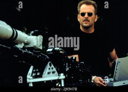 Bruce Willis film The Jackal (1997) personnages : The Jackal réalisateur : Michael Caton-Jones 14 novembre 1997 **AVERTISSEMENT** cette photographie est réservée à un usage éditorial et est protégée par le copyright de MCAUNIVERSAL et/ou du photographe désigné par le film ou la société de production et ne peut être reproduite que par des publications en liaison avec la promotion du film ci-dessus. Un crédit obligatoire à MCAUNIVERSAL est requis. Le photographe doit également être crédité lorsqu'il est connu. Aucune utilisation commerciale ne peut être accordée sans autorisation écrite de The film Company. Banque D'Images