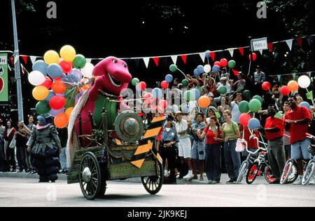 Barney film: Barney'S Great Adventure (1998) personnages: Barney Directeur: Steve Gomer 30 mars 1998 **AVERTISSEMENT** cette photographie est à usage éditorial exclusif et est le droit d'auteur de POLYGRAM et/ou le photographe assigné par la Société de film ou de production et ne peut être reproduite que par des publications dans le cadre de la promotion du film ci-dessus. Un crédit obligatoire pour LE POLYGRAMME est requis. Le photographe doit également être crédité lorsqu'il est connu. Aucune utilisation commerciale ne peut être accordée sans l'autorisation écrite de la Société du film. Banque D'Images