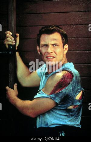 Christian Slater film Broken Arrow (USA 1996) personnages : Capitaine Riley Hale réalisateur : John Woo 09 février 1996 **AVERTISSEMENT** cette photographie est à usage éditorial exclusif et est la propriété de 20TH CENTURY FOX et/ou du photographe désigné par la société de production et ne peut être reproduite que par des publications en liaison avec la promotion du film ci-dessus. Un crédit obligatoire pour 20TH CENTURY FOX est requis. Le photographe doit également être crédité lorsqu'il est connu. Aucune utilisation commerciale ne peut être accordée sans autorisation écrite de The film Company. Banque D'Images