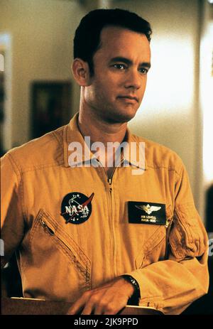 Tom Hanks film: Apollo 13 (USA 1995) personnages: Jim Lovell Directeur: Ron Howard 22 juin 1995 **AVERTISSEMENT** cette photographie est destinée à un usage éditorial exclusif et est le droit d'auteur d'UNIVERSAL et/ou du photographe attribué par la Société de film ou de production et ne peut être reproduite que par des publications en conjonction avec la promotion du film ci-dessus. Un crédit obligatoire pour UNIVERSEL est requis. Le photographe doit également être crédité lorsqu'il est connu. Aucune utilisation commerciale ne peut être accordée sans l'autorisation écrite de la Société du film. Banque D'Images