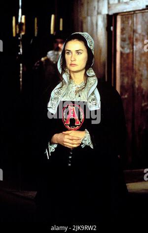 Demi Moore film: La lettre Scarlet (1995) personnages: Hester Prynne Directeur: Roland Joffe 13 octobre 1995 **AVERTISSEMENT** cette photographie est destinée à un usage éditorial exclusif et est protégée par les droits d'auteur de BUENA VISTA et/ou du photographe attribué par la Société de film ou de production et ne peut être reproduite que par des publications dans le cadre de la promotion du film ci-dessus. Un crédit obligatoire pour BUENA VISTA est requis. Le photographe doit également être crédité lorsqu'il est connu. Aucune utilisation commerciale ne peut être accordée sans l'autorisation écrite de la Société du film. Banque D'Images