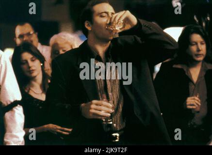 Nicolas cage film quittant Las Vegas (USA 1995) personnages : Ben Sanderson réalisateur : Mike Figgis 15 septembre 1995 **AVERTISSEMENT** cette photographie est réservée à un usage éditorial et est la propriété de UNITED ARTISTS et/ou du photographe désigné par The film or production Company et ne peut être reproduite que par des publications en liaison avec la promotion du film ci-dessus. Un crédit obligatoire pour UNITED ARTISTS est requis. Le photographe doit également être crédité lorsqu'il est connu. Aucune utilisation commerciale ne peut être accordée sans autorisation écrite de The film Company. Banque D'Images