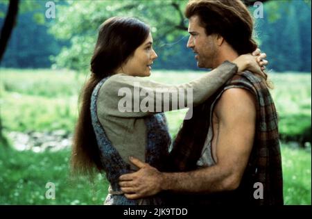 Catherine McCormack & Mel Gibson film: Braveheart (USA 1995) personnages: Murron MacClangough,William Wallace Directeur: Mel Gibson 18 mai 1995 **AVERTISSEMENT** cette photographie est destinée à un usage éditorial exclusif et est le droit d'auteur des PRODUCTIONS ICON et/ou du photographe assigné par la Société de film ou de production et ne peut être reproduite que par des publications en conjonction avec la promotion du film ci-dessus. Un crédit obligatoire pour LES PRODUCTIONS ICON est requis. Le photographe doit également être crédité lorsqu'il est connu. Aucune utilisation commerciale ne peut être accordée sans l'autorisation écrite de la Société du film. Banque D'Images