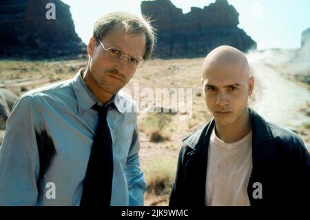 Woody Harrelson & Jon Seda film: The Sunchaser (USA 1996) personnages: Dr. Michael Reynolds & Brandon 'Blue' Monroe Directeur: Michael Cimino 29 mai 1996 **AVERTISSEMENT** cette photographie est à usage éditorial exclusif et est le copyright de WARNER BROS. Et/ou le photographe assigné par la Société du film ou de la production et ne peut être reproduite que par des publications dans le cadre de la promotion du film ci-dessus. Un crédit obligatoire pour WARNER BROS est requis. Le photographe doit également être crédité lorsqu'il est connu. Aucune utilisation commerciale ne peut être accordée sans l'autorisation écrite de la Société du film. Banque D'Images