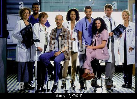 Alex Kingston, Eriq la salle, Laura Innes, Anthony Edwards, Gloria Reuben, George Clooney, Julianna Margulies, Noah Wyle & Maria Bello Television: Er : saison 4; E.R. (TV-Serie) personnages: Dr. Elizabeth Corday,,Dr. Kerry Weaver, Dr. Mark Greene, Jeanie Boulet, Dr. Doug Ross, infirmière Carol Hathaway, Dr John carter et Anna Del Amico USA 1994-2000, / 4. Staffel, saison 4 25 septembre 1997 **AVERTISSEMENT** cette photo est à usage éditorial exclusif et est le copyright de WARNER BROS. LA TÉLÉVISION et/ou le photographe désigné par la Société de film ou de production et ne peut être reproduit que par publication Banque D'Images