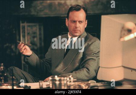 Bruce Willis film The Jackal (1997) personnages : The Jackal réalisateur : Michael Caton-Jones 14 novembre 1997 **AVERTISSEMENT** cette photographie est réservée à un usage éditorial et est protégée par le copyright de MCAUNIVERSAL et/ou du photographe désigné par le film ou la société de production et ne peut être reproduite que par des publications en liaison avec la promotion du film ci-dessus. Un crédit obligatoire à MCAUNIVERSAL est requis. Le photographe doit également être crédité lorsqu'il est connu. Aucune utilisation commerciale ne peut être accordée sans autorisation écrite de The film Company. Banque D'Images