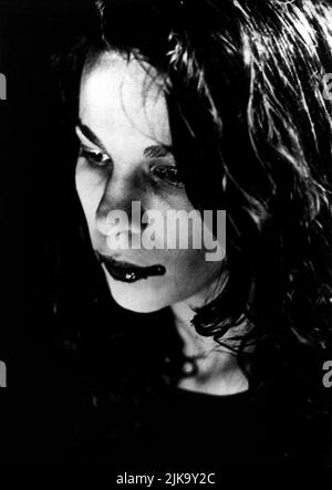 Lili Taylor film: The addiction (USA/ARG 1995) personnages: Kathleen Conklin Directeur: Abel Ferrara 10 janvier 1995 **AVERTISSEMENT** cette photographie est à usage éditorial exclusif et est le copyright des FILMS D'OCTOBRE et/ou du photographe assigné par la Société de film ou de production et ne peut être reproduite que par des publications en conjonction avec la promotion du film ci-dessus. Un crédit obligatoire pour LES FILMS D'OCTOBRE est requis. Le photographe doit également être crédité lorsqu'il est connu. Aucune utilisation commerciale ne peut être accordée sans l'autorisation écrite de la Société du film. Banque D'Images