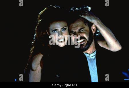 Angie Everhart & Dennis Miller film: Bordello of Blood; Tales from the Crypt présente Bordello of Blood (USA 1996) personnages: Lillith, Rafe Guttman Directeur: Gilbert Adler 16 août 1996 **AVERTISSEMENT** cette photographie est à usage éditorial exclusif et est le droit d'auteur d'UNIVERSAL CITY STUDIOS et/ou du photographe assigné par la Société de film ou de production et ne peut être reproduite que par des publications dans le cadre de la promotion du film ci-dessus. Un crédit obligatoire pour UNIVERSAL CITY STUDIOS est requis. Le photographe doit également être crédité lorsqu'il est connu. Aucune utilisation commerciale ne peut être accordée W Banque D'Images