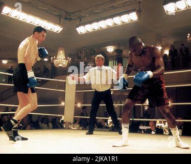 Daniel Day-Lewis film: The Boxer (1996) personnages: Danny Flynn Directeur: Jim Sheridan 31 décembre 1997 **AVERTISSEMENT** cette photographie est à usage éditorial exclusif et est le droit d'auteur d'UNIVERSAL et/ou du photographe assigné par la Société de film ou de production et ne peut être reproduite que par des publications en conjonction avec la promotion du film ci-dessus. Un crédit obligatoire pour UNIVERSEL est requis. Le photographe doit également être crédité lorsqu'il est connu. Aucune utilisation commerciale ne peut être accordée sans l'autorisation écrite de la Société du film. Banque D'Images