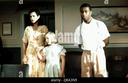 Elizabeth McGovern, Julia Mcilvaine & Charles Mattocks film: The Summer of Ben Tyler (1996) personnages: Celia Rayburn,Nell Rayburn & Ben Tyler Directeur: Arthur Allan Seidelman 15 décembre 1996 **AVERTISSEMENT** cette photographie est à usage éditorial exclusif et est le droit d'auteur de MARQUE DE DIVERTISSEMENT et/ou le photographe assigné par la Société de film ou de production et ne peut être reproduite que par des publications dans le cadre de la promotion du film ci-dessus. Un crédit obligatoire pour LES DIVERTISSEMENTS EST requis. Le photographe doit également être crédité lorsqu'il est connu. Aucune utilisation commerciale ne peut être gran Banque D'Images