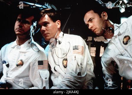 Bill Paxton, Kevin Bacon, Tom Hanks film: Apollo 13 (USA 1995) personnages: Fred Haise,Jack Swigert,Jim Lovell Directeur: Ron Howard 22 juin 1995 **AVERTISSEMENT** cette photographie est destinée à un usage éditorial exclusif et est le droit d'auteur d'UNIVERSAL et/ou du photographe attribué par la Société de film ou de production et ne peut être reproduite que par des publications en conjonction avec la promotion du film ci-dessus. Un crédit obligatoire pour UNIVERSEL est requis. Le photographe doit également être crédité lorsqu'il est connu. Aucune utilisation commerciale ne peut être accordée sans l'autorisation écrite de la Société du film. Banque D'Images