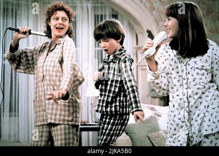 Susan Sarandon, Liam Aiken & Jena Malone film : stepmom (1998) personnages : Jackie Harrison, Ben Harrison et Anna Harrison Directeur : Chris Columbus 15 décembre 1998 **AVERTISSEMENT** cette photographie est à usage éditorial exclusif et est le droit d'auteur de COLUMBIA et/ou le photographe assigné par la Société de film ou de production et ne peut être reproduite que par des publications dans le cadre de la promotion du film ci-dessus. Un crédit obligatoire pour LA COLOMBIE est requis. Le photographe doit également être crédité lorsqu'il est connu. Aucune utilisation commerciale ne peut être accordée sans l'autorisation écrite de la Société du film. Banque D'Images