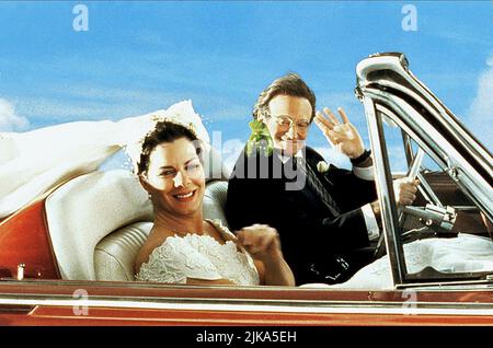 Marcia gay Harden & Robin Williams film: Flubber (1997) personnages: Dr. Sara Jean Reynolds & Professeur Philip Brainard Directeur: Les Mayfield 16 novembre 1997 **AVERTISSEMENT** cette photographie est destinée à un usage éditorial exclusif et est protégée par les droits d'auteur de WALT DISNEY et/ou du photographe attribué par la Société de film ou de production et ne peut être reproduite que par des publications dans le cadre de la promotion du film ci-dessus. Un crédit obligatoire pour WALT DISNEY est requis. Le photographe doit également être crédité lorsqu'il est connu. Aucune utilisation commerciale ne peut être accordée sans l'autorisation écrite de la Société du film. Banque D'Images