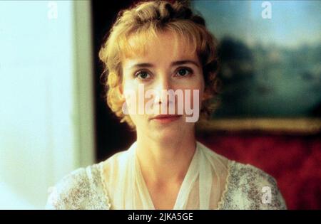 Emma Thompson film Sense and Sensitivity (USA/UK 1995) personnages : Elinor Dashwood réalisateur : Ang Lee 13 décembre 1995 **AVERTISSEMENT** cette photographie est réservée à un usage éditorial et est la propriété de COLUMBIA et/ou du photographe désigné par The film or production Company et ne peut être reproduite que par des publications en liaison avec la promotion du film ci-dessus. Un crédit obligatoire à COLUMBIA est requis. Le photographe doit également être crédité lorsqu'il est connu. Aucune utilisation commerciale ne peut être accordée sans autorisation écrite de The film Company. Banque D'Images