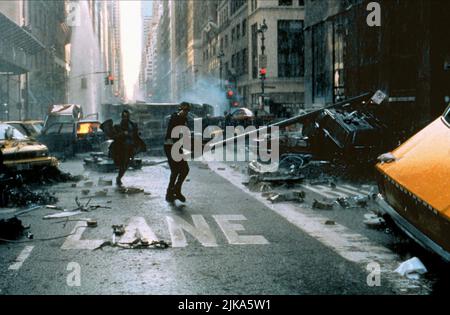 Hank Azaria film: Godzilla (USA/JP 1998) personnages: Victor 'Animal' Palotti Directeur: Roland Emmerich 18 mai 1998 **AVERTISSEMENT** cette photographie est destinée à un usage éditorial exclusif et est protégée par les droits d'auteur des IMAGES TRISTAR et/ou du photographe attribué par la Société de film ou de production et ne peut être reproduite que par des publications en conjonction avec la promotion du film ci-dessus. Un crédit obligatoire pour LES PHOTOS TRISTAR est requis. Le photographe doit également être crédité lorsqu'il est connu. Aucune utilisation commerciale ne peut être accordée sans l'autorisation écrite de la Société du film. Banque D'Images