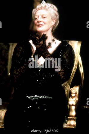 Maggie Smith film: Richard III (UK/USA 1995) personnages: Duchess of York Directeur: Richard Loncraine 20 août 1995 **AVERTISSEMENT** cette photographie est à usage éditorial exclusif et est le droit d'auteur des ARTISTES UNIS et/ou du photographe assigné par la Société de film ou de production et ne peut être reproduite que par des publications dans le cadre de la promotion du film ci-dessus. Un crédit obligatoire pour LES ARTISTES UNIS est requis. Le photographe doit également être crédité lorsqu'il est connu. Aucune utilisation commerciale ne peut être accordée sans l'autorisation écrite de la Société du film. Banque D'Images