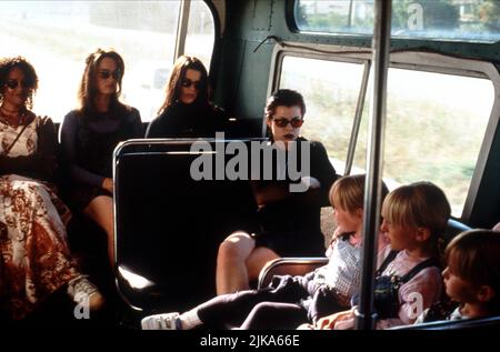 Robin Tunney, Neve Campbell, Fairuza balk & Rachel True film: The Craft (USA 1996) personnages : Sarah Bailey, Bonnie, Nancy Downs & Rochelle Directeur : Andrew Fleming 03 mai 1996 **AVERTISSEMENT** cette photographie est destinée à un usage éditorial seulement et est le droit d'auteur de COLUMBIA et/ou le photographe assigné par la Société de film ou de production et ne peut être reproduite que par des publications en conjonction avec la promotion du film ci-dessus. Un crédit obligatoire pour LA COLOMBIE est requis. Le photographe doit également être crédité lorsqu'il est connu. Aucune utilisation commerciale ne peut être accordée sans l'autorisation écrite de la société de film Banque D'Images