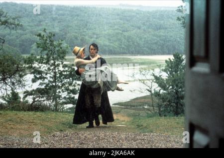 Kate Winslet & Greg Wise film Sense and Sensitivity (USA/UK 1995) personnages : Marianne Dashwood & John Willoughby réalisateur : Ang Lee 13 décembre 1995 **AVERTISSEMENT** cette photographie est réservée à un usage éditorial et est la propriété de COLUMBIA et/ou du photographe assigné par The film or production Company et ne peut être reproduite que par des publications dans le cadre de la promotion du film ci-dessus. Un crédit obligatoire à COLUMBIA est requis. Le photographe doit également être crédité lorsqu'il est connu. Aucune utilisation commerciale ne peut être accordée sans autorisation écrite de The film Company. Banque D'Images
