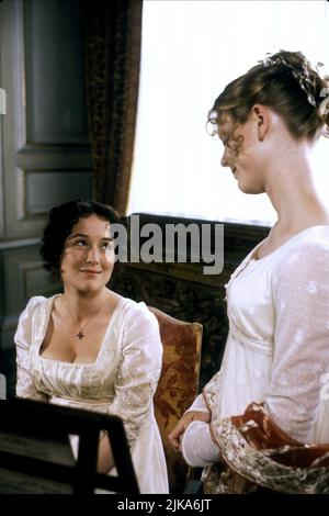 Jennifer Ehle & Emilia Fox Television: Pride and Pregils (TV-Miniserie) personnages: Elizabeth Bennett, Georgiana Darcy UK 1995, / Literaturverfilmung (basé sur le livre de Jane Austen) Directeur: Simon Langton 24 septembre 1995 **AVERTISSEMENT** cette photographie est à usage éditorial exclusif et est le copyright de la BBC et/ou le photographe assigné par la Société de film ou de production et ne peut être reproduite que par des publications en conjonction avec la promotion du film ci-dessus. Un crédit obligatoire pour BBC est requis. Le photographe doit également être crédité lorsqu'il est connu. Aucune utilisation commerciale ne peut être grante Banque D'Images