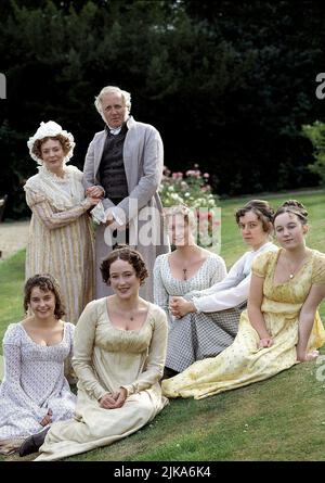 Jennifer Ehle, Lucy Briers, Polly Maberly, Benjamin Whitrow, Alison Steadman, Julia Sawalha & Susannah Harker Television: Pride and Pregils (TV-Miniserie) personnages: Elizabeth Bennett, Mary Bennett, Kitty Bennett, M. Bennett, Mme Bennett, Lydia Bennett, Jane Bennett UK 1995, / Literaturverfilmung (basé sur le livre de Jane Austen) Directeur : Simon Langton 24 septembre 1995 **AVERTISSEMENT** cette photographie est à usage éditorial exclusif et est le copyright de la BBC et/ou le photographe assigné par la Société de film ou de production et ne peut être reproduite que par des publications en conjonction avec la promotion Banque D'Images