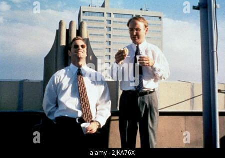 Aaron Eckhart & Matt Malloy film: In the Company of Men (1997) personnages: Chad & Howard Directeur: Neil Labute 19 janvier 1997 **AVERTISSEMENT** cette photographie est destinée à un usage éditorial exclusif et est protégée par les droits d'auteur des CLASSIQUES SONY PICTURES et/ou du photographe attribué par la société film ou production et ne peut être reproduite que par des publications dans le cadre de la promotion du film ci-dessus. Un crédit obligatoire pour LES CLASSIQUES SONY PICTURES est requis. Le photographe doit également être crédité lorsqu'il est connu. Aucune utilisation commerciale ne peut être accordée sans l'autorisation écrite de la Société du film. Banque D'Images